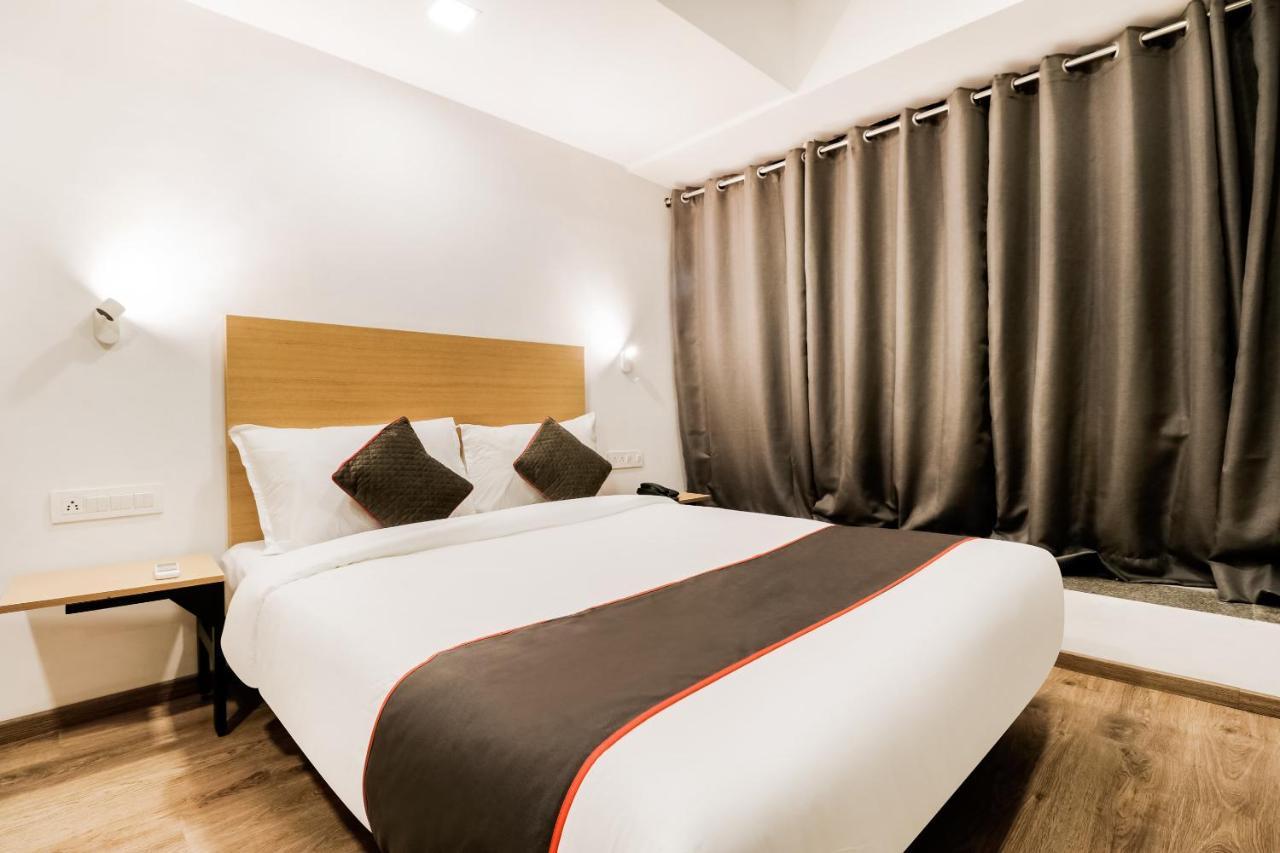 โอโย ทาวน์เฮาส์ 169 อควา คอริดอร์ Hotel Bhatha ภายนอก รูปภาพ