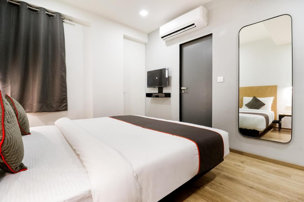 โอโย ทาวน์เฮาส์ 169 อควา คอริดอร์ Hotel Bhatha ภายนอก รูปภาพ